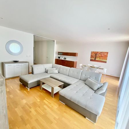 פראג Apartment Korunni Dvur, 2 Free Parkings מראה חיצוני תמונה