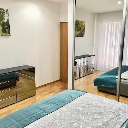 פראג Apartment Korunni Dvur, 2 Free Parkings מראה חיצוני תמונה