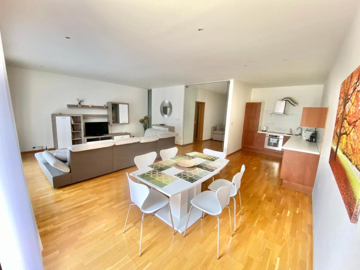 פראג Apartment Korunni Dvur, 2 Free Parkings מראה חיצוני תמונה