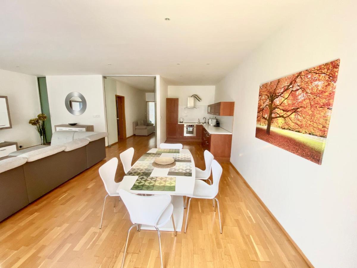 פראג Apartment Korunni Dvur, 2 Free Parkings מראה חיצוני תמונה